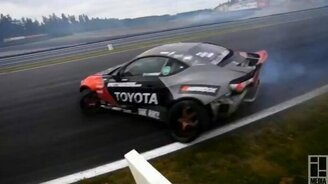 Дрифт на скорости 220 км/час - смотреть видео (0:27)