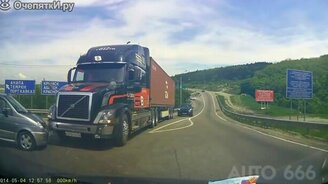 Хорошая реакция шофёров - смотреть видео (3:25)