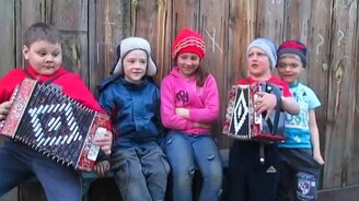 Дети поют песню про Катюшу - смотреть видео (1:44)