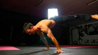 Совершенство сильного мужского тела - смотреть видео (6:35)