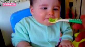 Дети смешно едят - смотреть видео (2:00)