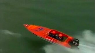 Лодка нырнула под воду - смотреть видео (0:48)