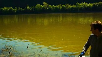 Кусок натрия против воды - смотреть видео (0:28)