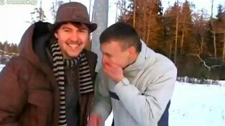 Мороз, столб, язык - смотреть видео (1:07)