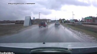 Наглядно про аквапланирование - смотреть видео (0:15)