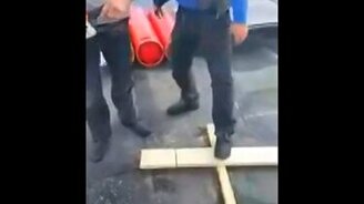 Ты неверно пользуешься бензопилой! - смотреть видео (0:15)