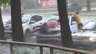 Надёжно защищает от града - смотреть видео (0:28)