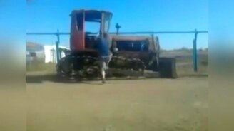 Способ завести бульдозер - смотреть видео (1:03)