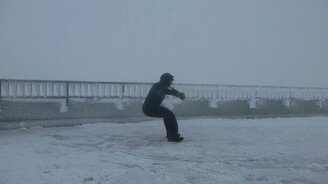 Парень против ветра - смотреть видео (0:42)