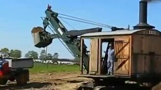 Экскаватор, работающий на пару - смотреть видео (1:58)