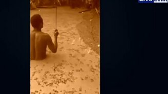 Как ловят электрического угря - смотреть видео (1:24)