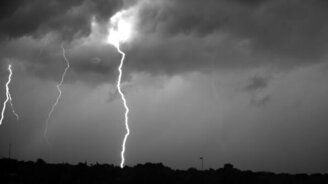 Молния в очень замедленной съёмке - смотреть видео (0:44)