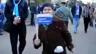 Бабуля болельщица - смотреть видео (0:45)