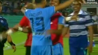 Кручёный гол получился - смотреть видео (0:23)