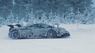 Езда на спорткаре по снегу - смотреть видео (2:08)