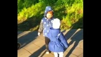 Отношения маленькой пары - смотреть видео (3:07)