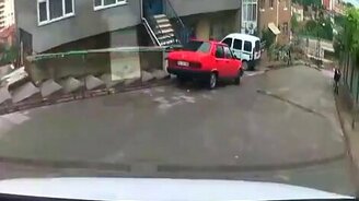 Экскаватор потянул трал с горы - смотреть видео (1:01)