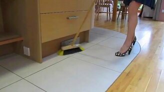 Встроенный пылесос - смотреть видео (0:19)