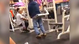 Несколько чудаков в тренажёрке - смотреть видео (0:34)