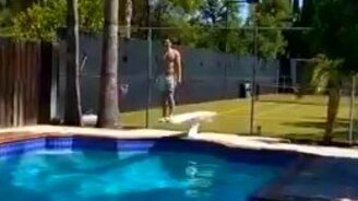 Друг в беде не бросит - смотреть видео (0:49)