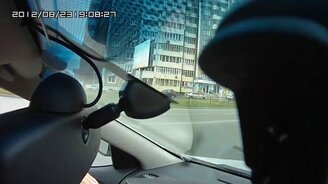 Девушки устанавливают регистратор - смотреть видео (1:50)