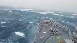 Корабль в сокрушительный шторм - смотреть видео (0:44)