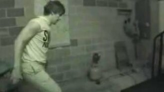 На беговой дорожке - смотреть видео (0:30)