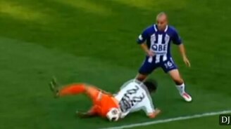 Неудачные финты звёзд мирового футбола - смотреть видео (3:32)