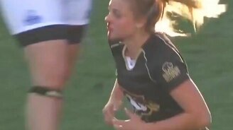 Женский футбол против мужского - смотреть видео (0:10)