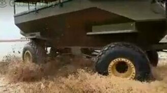 Вот это танк - смотреть видео (1:42)