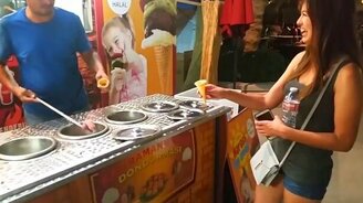 Продавец мороженого - ещё тот шутник - смотреть видео (0:53)