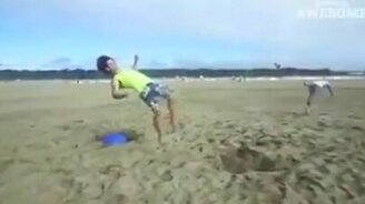 Трюки на гимнастических мячах - смотреть видео (0:46)