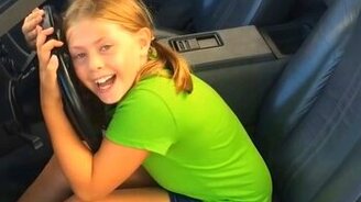 Машина из будущего для дочери - смотреть видео (2:35)