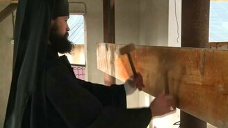 Румынский монах и доска - смотреть видео (3:06)