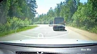 Сборник опасных обгонов на дороге - смотреть видео (5:19)