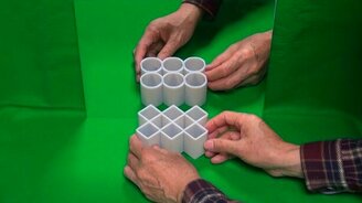 Увлекательная иллюзия с фигурками и зеркалом - смотреть видео (1:07)