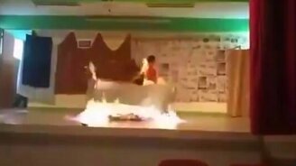 Зажигательное выступление в школе - смотреть видео (0:19)