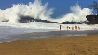 Страшно красивые волны - смотреть видео (1:06)