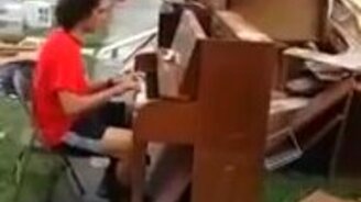 Музыка среди хаоса - смотреть видео (1:11)