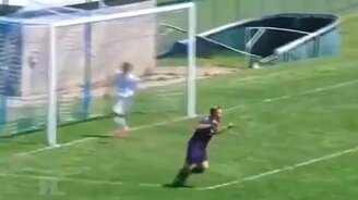 Сальто через вратаря и - гол! - смотреть видео (0:20)