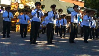 Военный оркестр играет песню "Ленинграда" - смотреть видео (3:21)