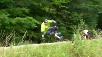 Шлем спас жизнь - смотреть видео (0:23)