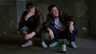 Нападение гопников на кандидата в депутаты - смотреть видео (0:56)