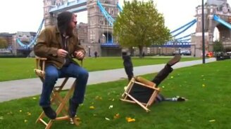 Какой неустойчивый стул - смотреть видео (0:53)