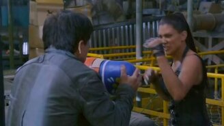 Джеки Чан против матрёшки с третьим размером - смотреть видео (0:38)