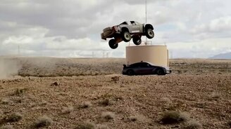 Невероятные прыжки на автомобилях - смотреть видео (1:42)