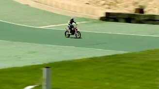 Нереальный прыжок на мотоцикле - смотреть видео (1:09)