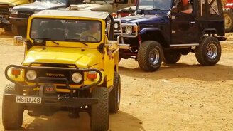 Бульдозер против 20 джипов - смотреть видео (1:24)