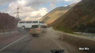 Опасный обгон на проезжей части - смотреть видео (5:07)