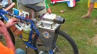 Велосипед с турбинным двигателем - смотреть видео (5:10)